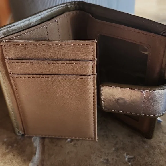 Fossil gold colored genuine leather wallet - Picture 10 of 12